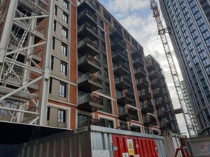 West_End_Gate_1_yvhx3y